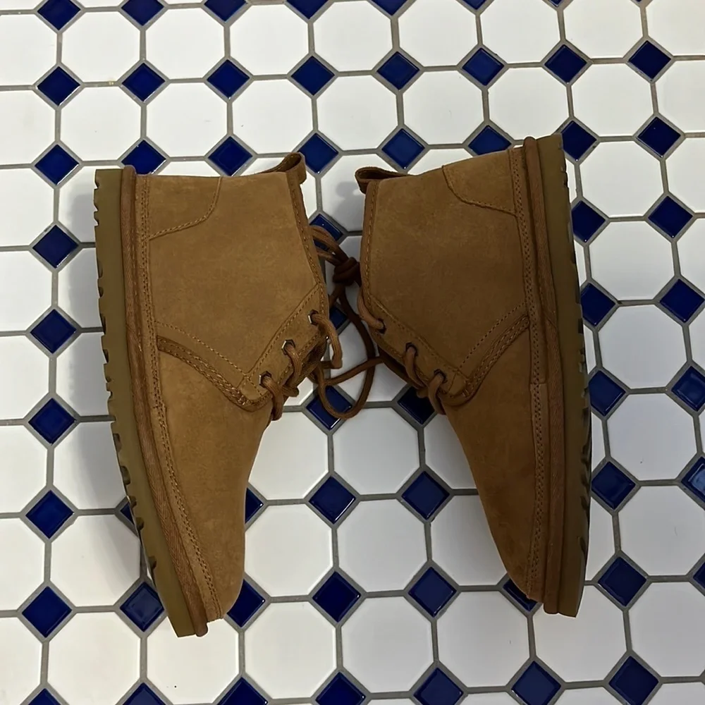 New UGG × Charcoal Neumel Chukka Suede in Chestnut Men's Sz 8